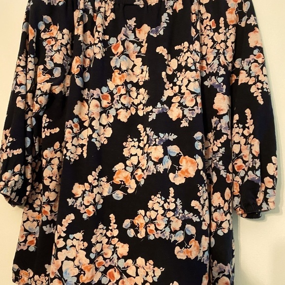 J. jill Top.  Off shoulder or on .  Size L Petite - Picture 2 of 6